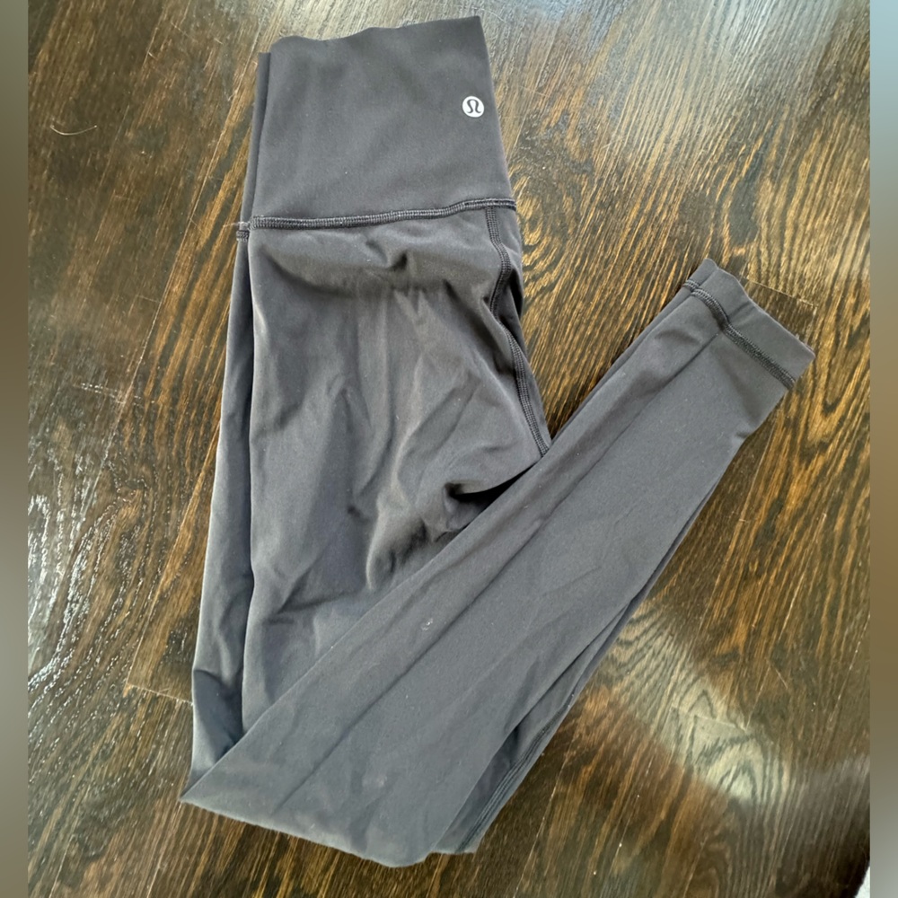 Lululemon black wunder under leggings